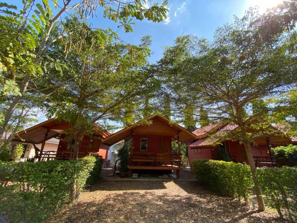 Baan Suan Sukjai Resort Chaiyaphum Ngoại thất bức ảnh